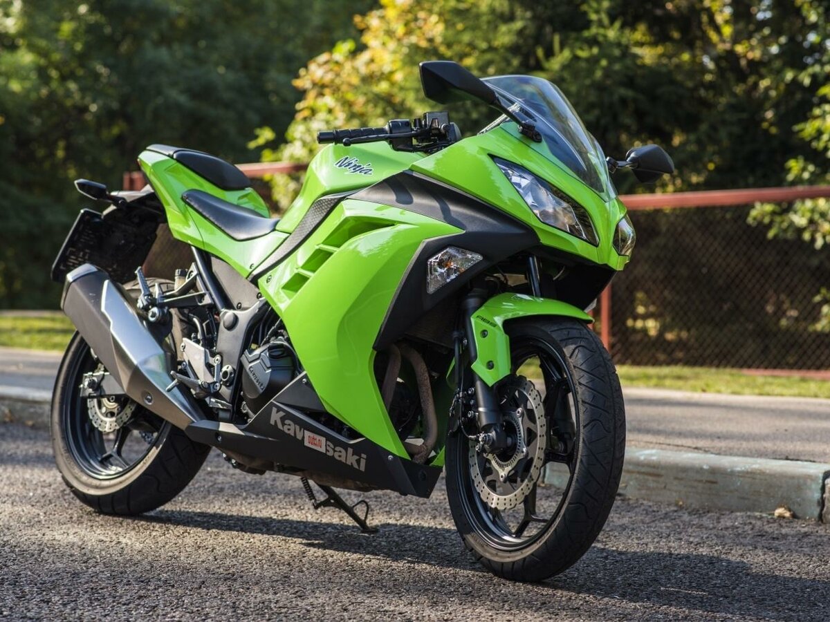 KAWASAKI NINJA 300 ������