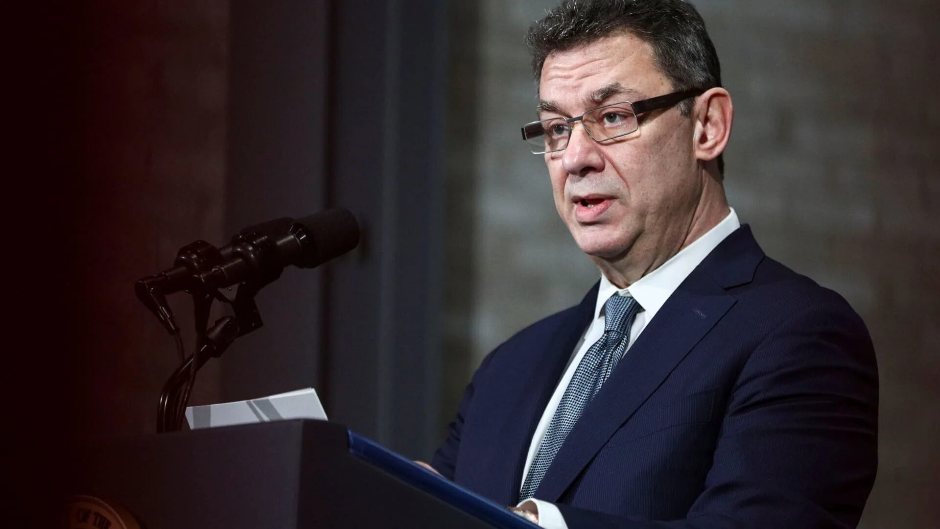 Гендиректор Pfizer — ветеринар с диссертацией о фертильности животных