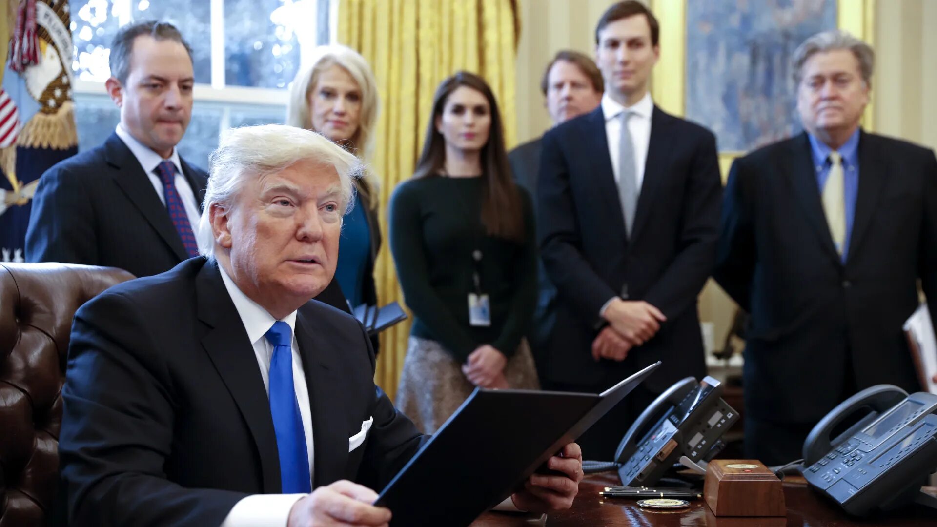 Администрация Трампа заморозила федеральное финансирование: «Больше не будет денег на трансгендеризм и экстремизм»